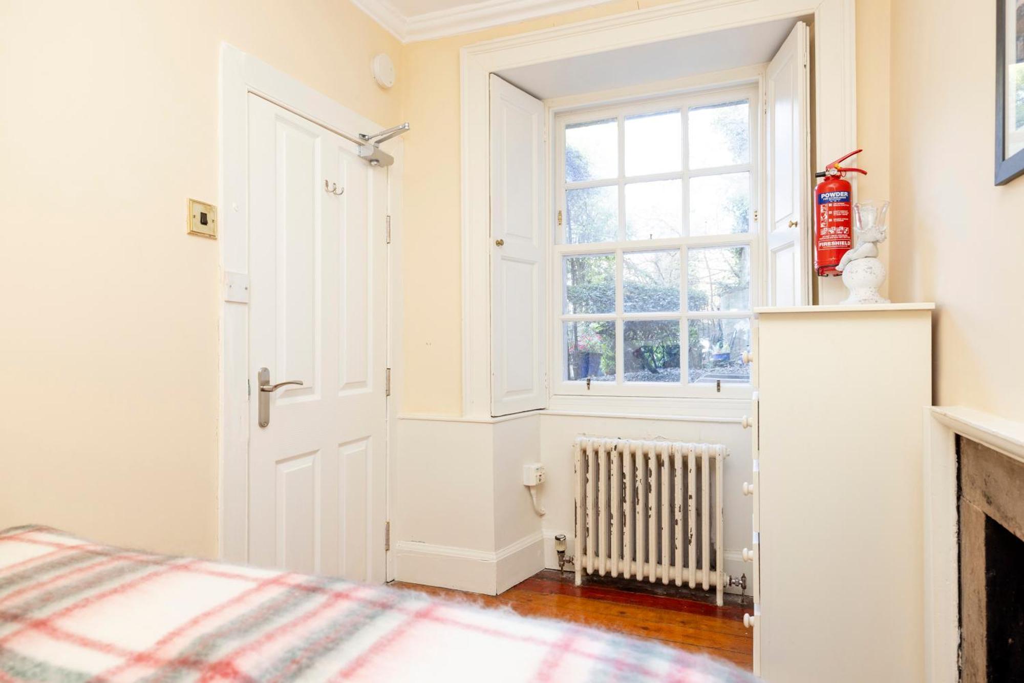 Joivy Beautiful Apartment, Private Garden, Calton Hill Edimburgo Exterior foto